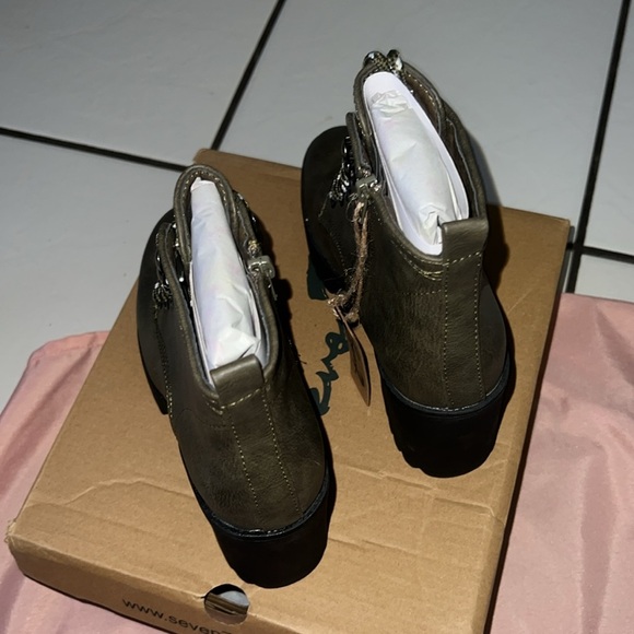 NWT Seven7 Flatiron Olive Lace up boots Size 6 - Picture 3 of 5